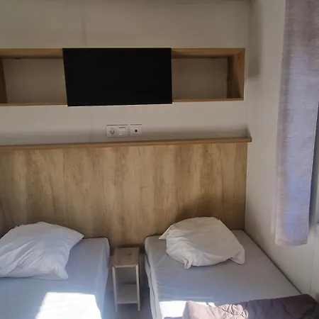 Mobil Mayotte A Climatise 5 Etoiles キャンプ場